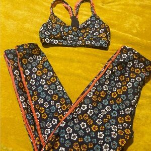 Black Sports Bra Set with Floral Print and Racerback Design